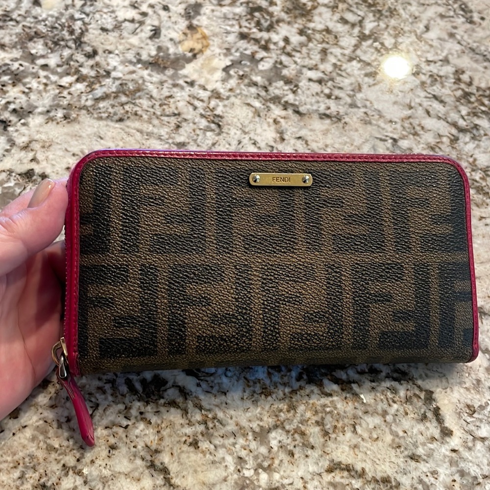 🎉 3 hours left! 🎉 Authentic Fendi Zucca Zip around wallet💕 Excellent price!!